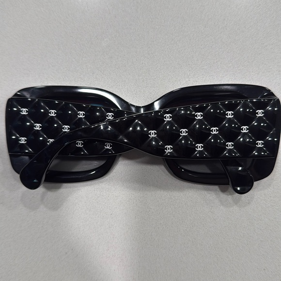 CHANEL SUNGLASSESES - Picture 7 of 14